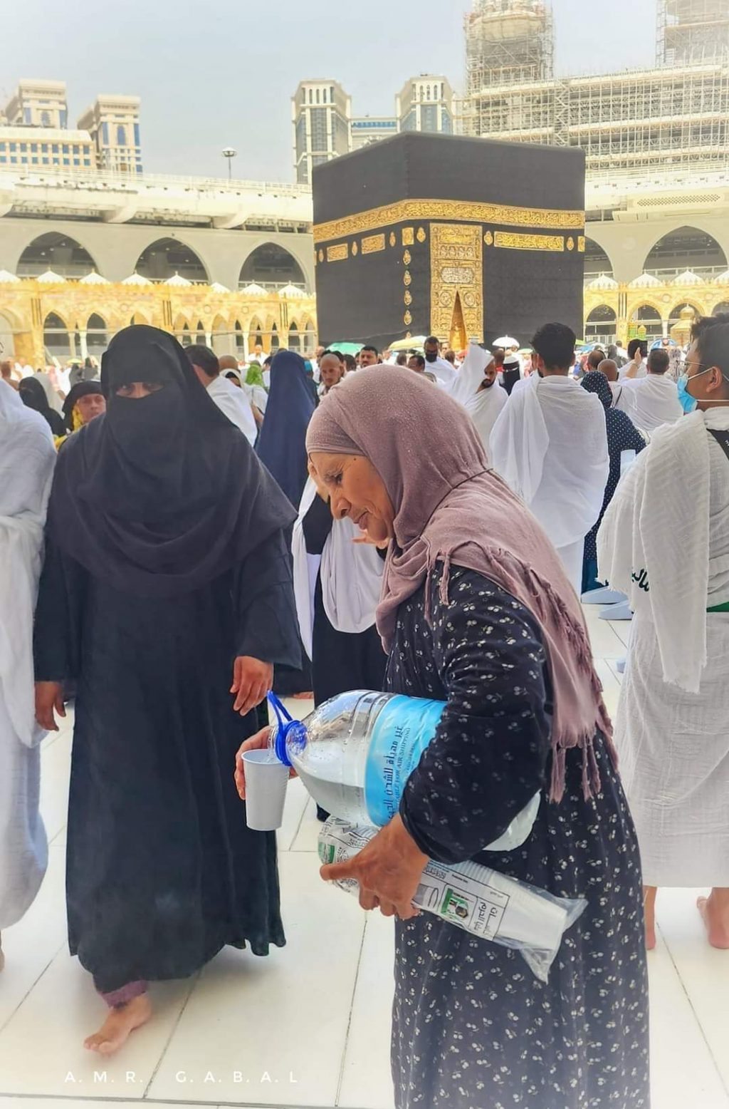 الكشف عن الكمية المستهلكة من مياه زمزم إلى المسجد النبوي يومياً الكشف عن الكمية المستهلكة من مياه زمزم إلى المسجد النبوي يومياً