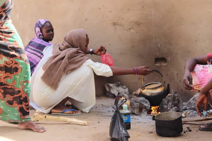 أكثر من (١٥٠) الف نازح  يعانون من الجوع بمخيم فى دارفور