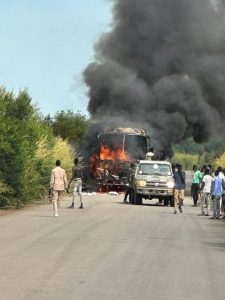 بص سفري يحمل سودانيين يتعرض لهجوم مسلح بدولة إفريقية والسلطة تتحصل على الأسماء