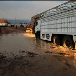 شاحنات المساعدات الانسانية تصل المناطق الحدودية بعد فترة من الإحتجاز