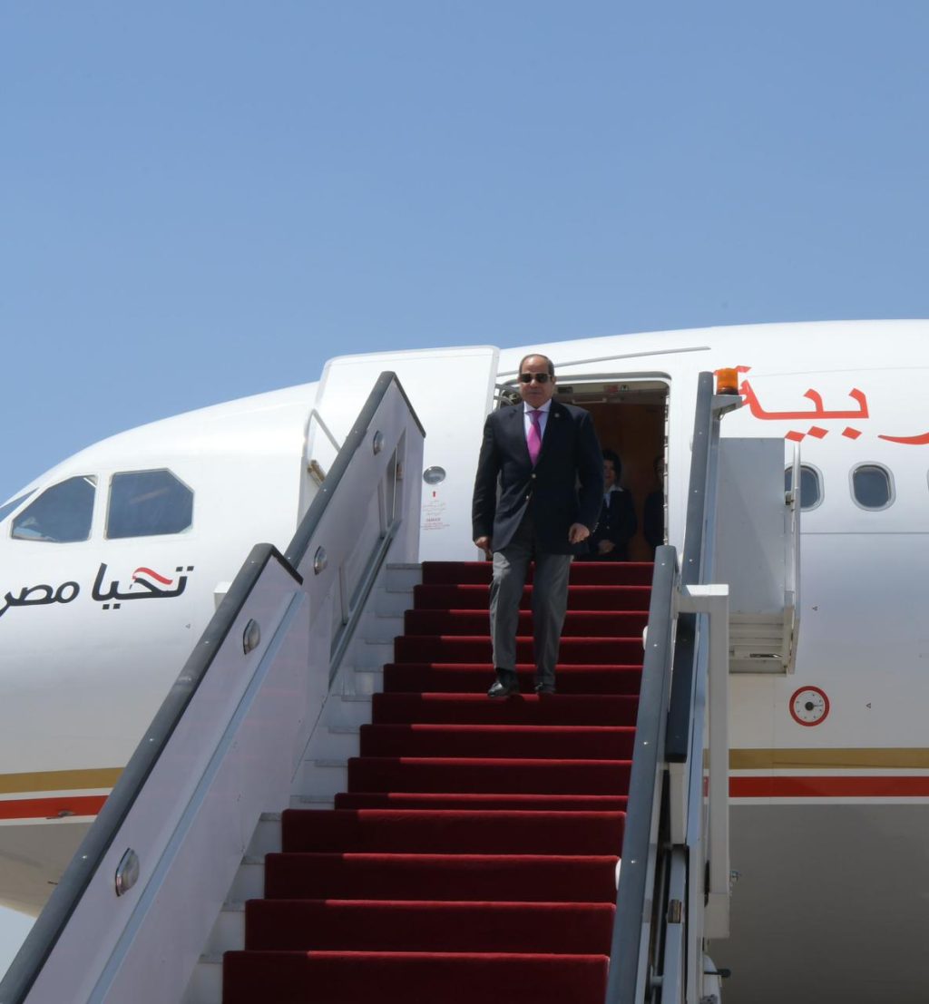 الرئيس المصري إلى إريترية ومصادر تشير إلى توقيع إتفاقية عسكرية الرئيس المصري إلى إريترية ومصادر تشير إلى توقيع إتفاقية عسكرية