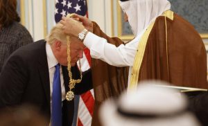 سر الدعوة الملكية… قمة خليجية أمريكية في السعودية تثير التساؤلات