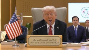 شاهد بالفيديو ترمب العالم يراقب الشرق الأوسط والكثيرون ينظرون بحسد