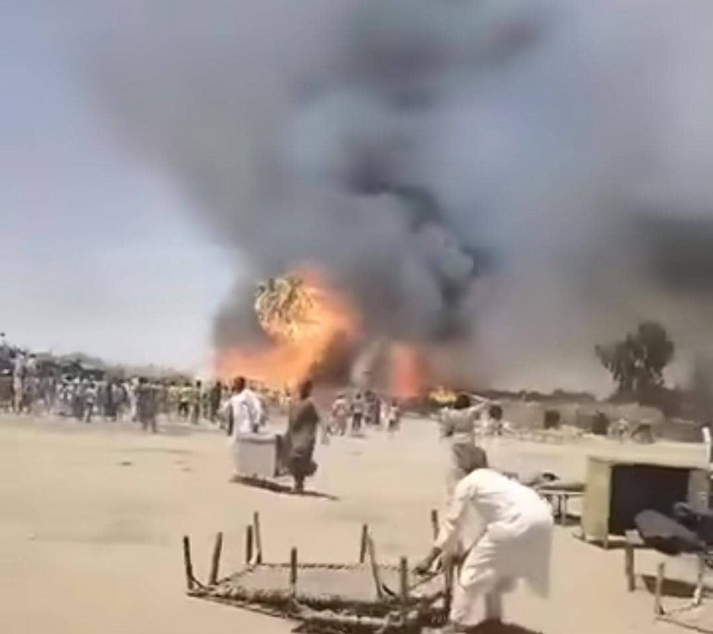 شاهد بالفيديو اندلاع حريق هائل بمدينة الدبة شاهد بالفيديو اندلاع حريق هائل بمدينة الدبة