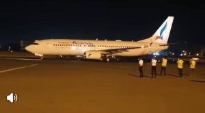 أعمار الطائرات من حيث عدد ساعات الطيران وسنين الخدمة. 