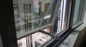 حدثت معجزة… طفل يسقط من الطابق الـ15 ويعيش