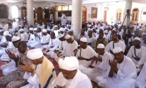 صلاة الجمعة تعود إلى الخرطوم.. في مشهد مهيب