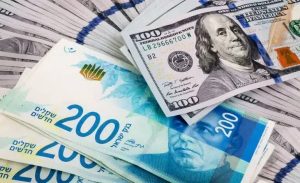 تجار العملة يتوقفون عن البيع بعد قرارات أمريكا 