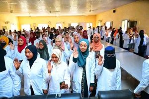 “1749” طبيباً وطبية يؤدون القسم من 12 ولاية و6 دول  