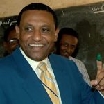 كامل إدريس يستقبل أول مكالمة هاتفية.. من المتصل؟