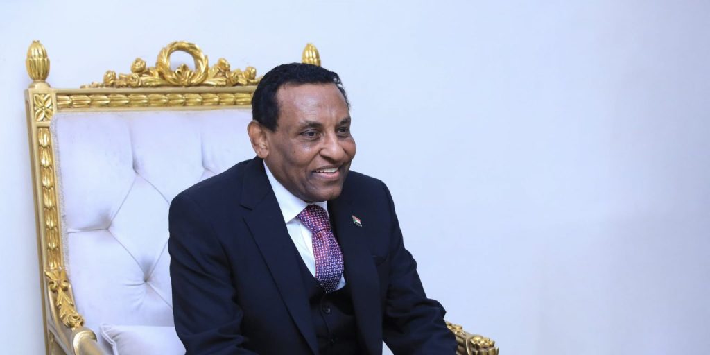 كامل ادريس : يصدر اول توجيه كامل ادريس : يصدر اول توجيه