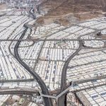 حجاج بيت الله الحرام يتوافدون إلى منى في يوم التروية