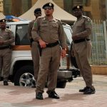 الشرطة السعودية تُلقي القبض على مصري متهم بقتـ ل سعودي وطعـ ـن زوجته