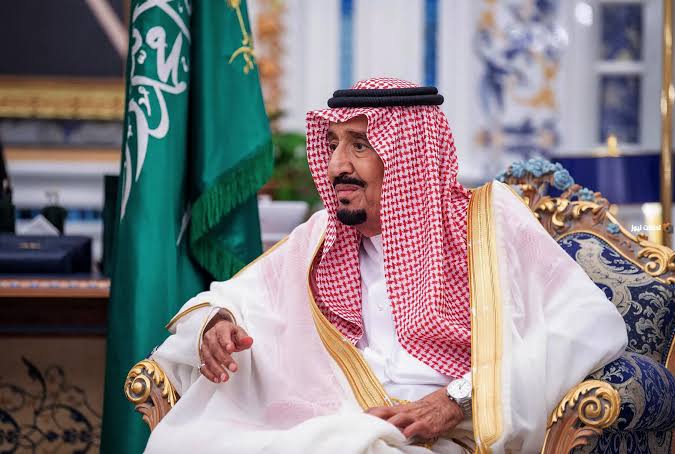 خادم الحرمين الشريفين الملك سلمان يهنئ العالم